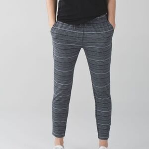 Lululemon Jet Crop Joggers In Cyber Black Deep Coal Sz 4